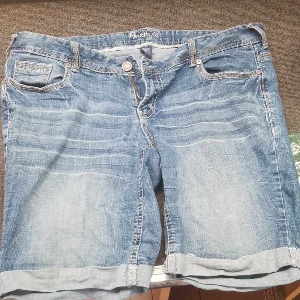 Amethyst size 20 Jean shorts